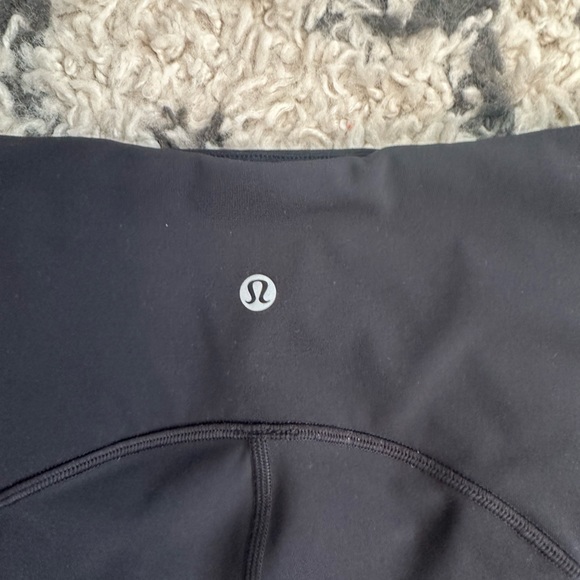 Lululemon black capri leggings with pockets size 4 - Picture 5 of 7